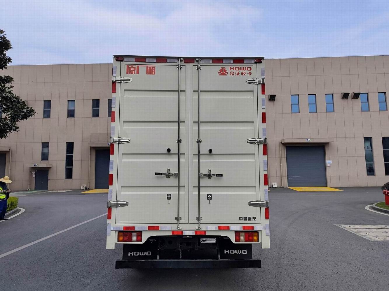 豪沃牌ZZ5047XXYH3314Z145BEV86純電動廂式運輸車公告圖片