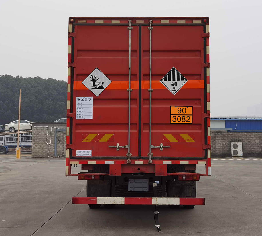 東駒牌LDW5263XZW6D雜項(xiàng)危險(xiǎn)物品廂式運(yùn)輸車公告圖片