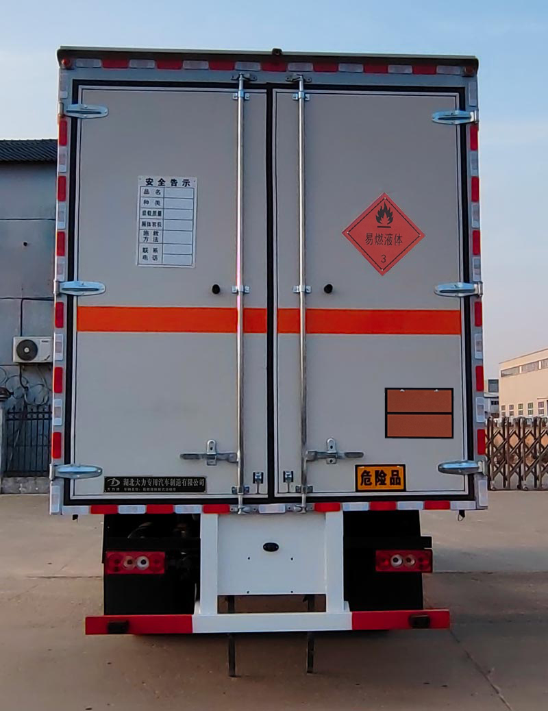 大力牌DLQ5122XRYBJ6易燃液體廂式運輸車公告圖片
