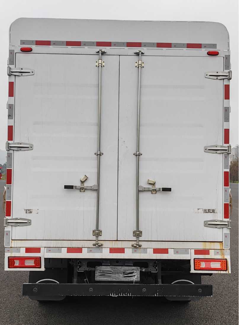 比亞迪牌BYD5041CCYBEV1純電動(dòng)倉(cāng)柵式運(yùn)輸車(chē)公告圖片