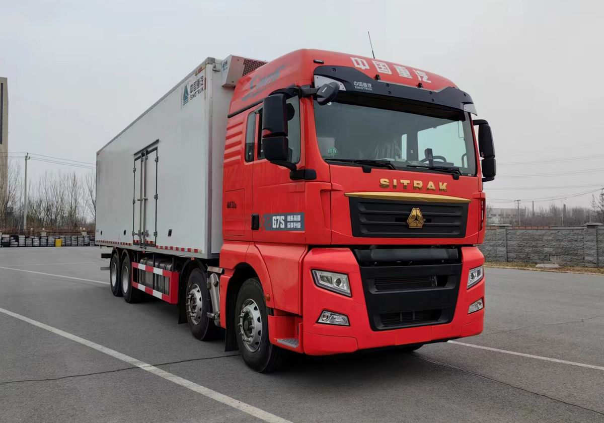 汕德卡牌ZZ5326XLCY466HF1K冷藏車