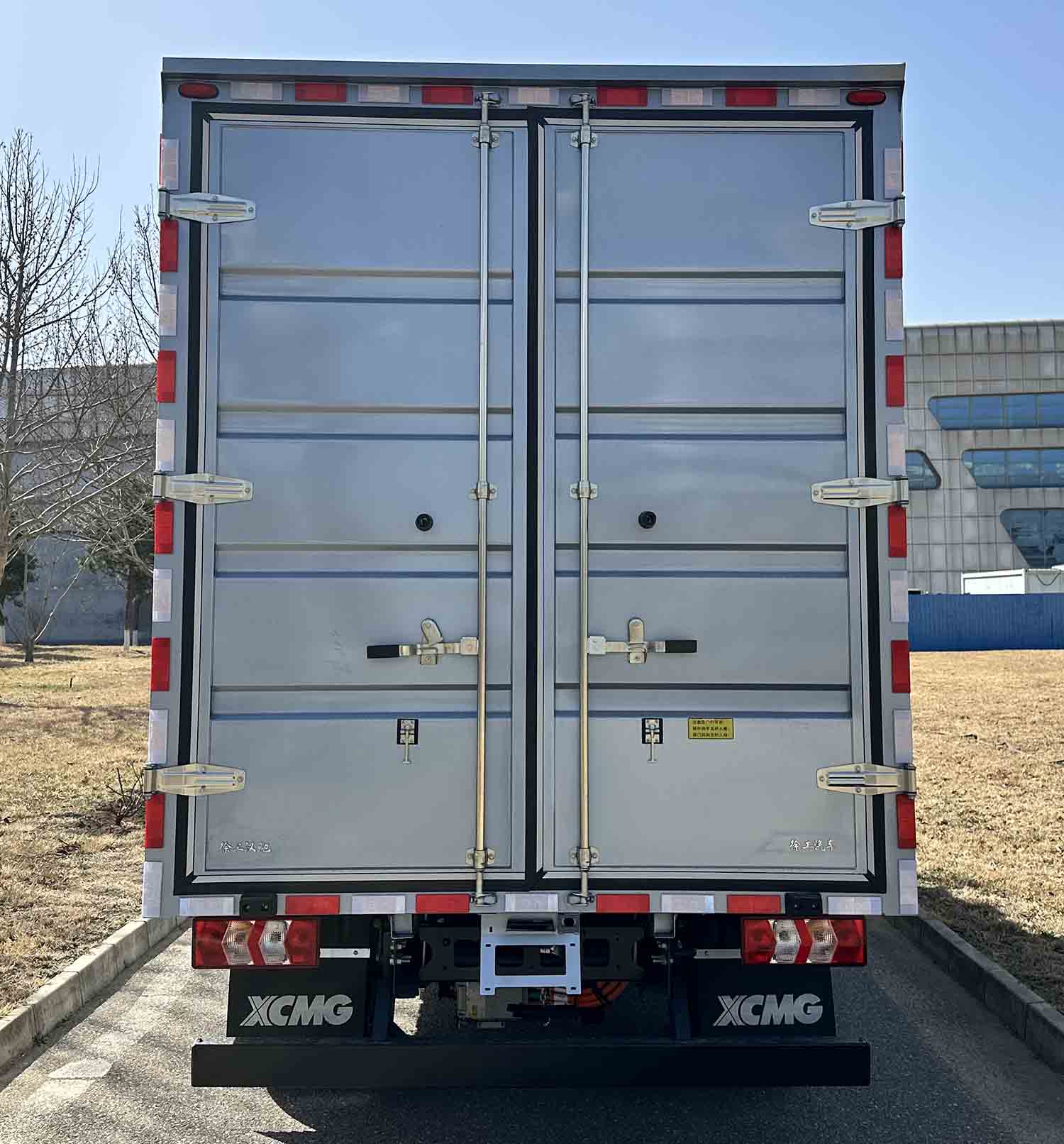 徐工牌XGA5048XXYBEVEA純電動(dòng)廂式運(yùn)輸車公告圖片