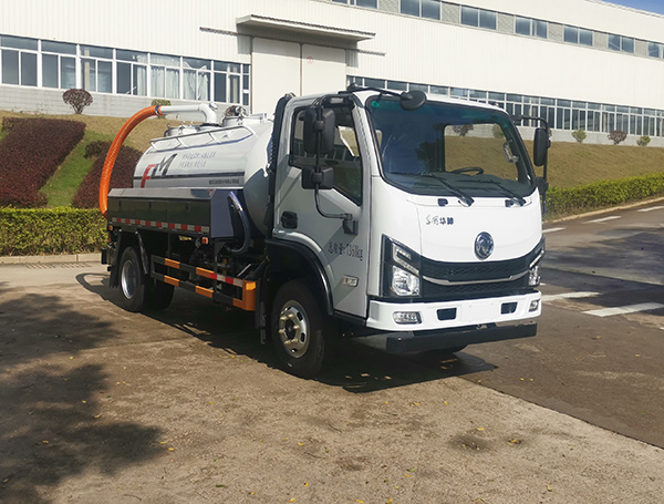 福龍馬牌FLM5070GXEDT6吸糞車