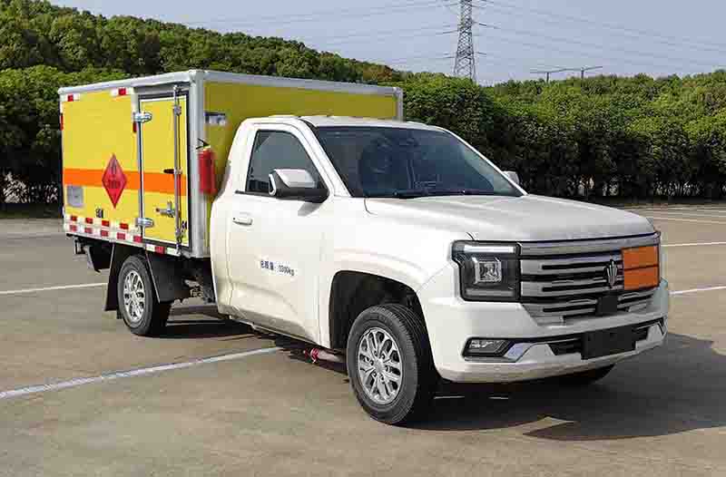 華通牌HCQ5037XRYJX6ZH易燃液體廂式運(yùn)輸車