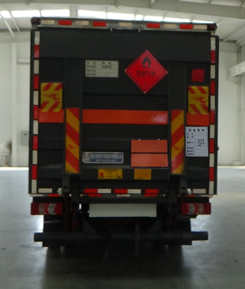 程力威牌CLW5040XRQAWY易燃?xì)怏w廂式運(yùn)輸車(chē)公告圖片