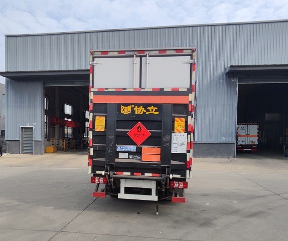 程力威牌CLW5040XRQAWY易燃?xì)怏w廂式運(yùn)輸車(chē)公告圖片