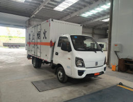 本途牌TBT5030XRY甲醇易燃液體廂式運(yùn)輸車