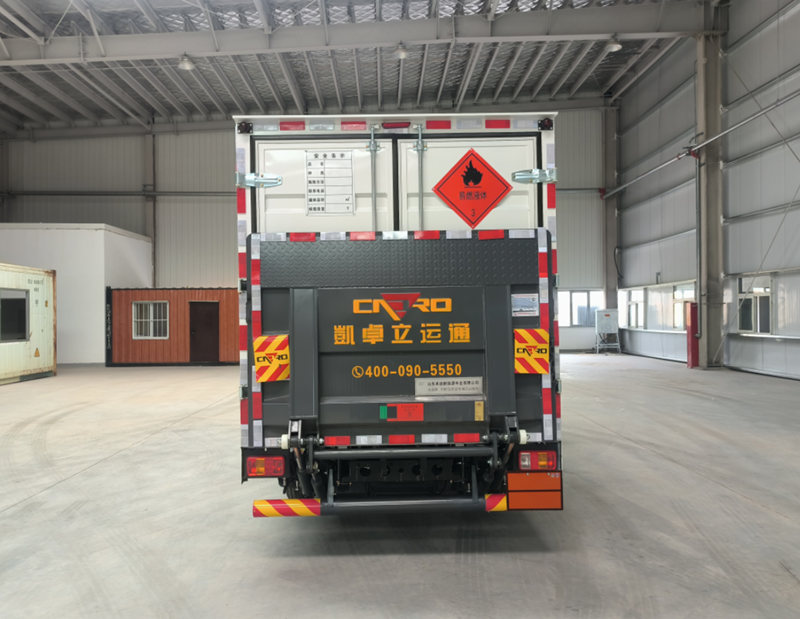 本途牌TBT5030XRY甲醇易燃液體廂式運(yùn)輸車公告圖片