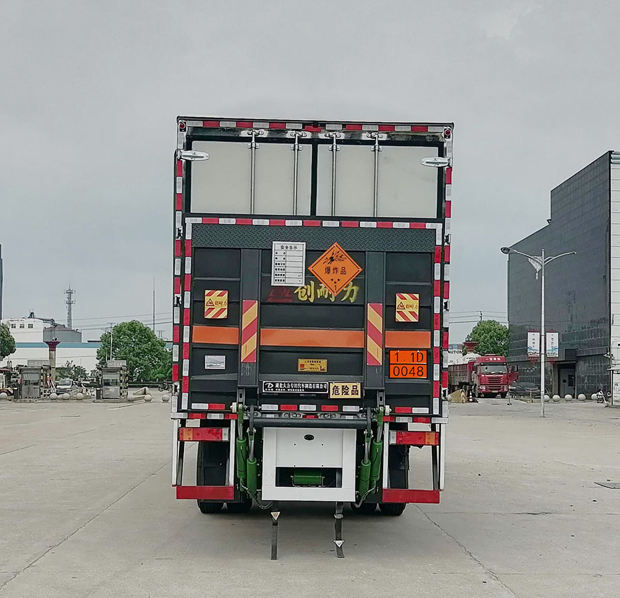 大力牌DLQ5222XQYDFH6爆破器材運(yùn)輸車公告圖片