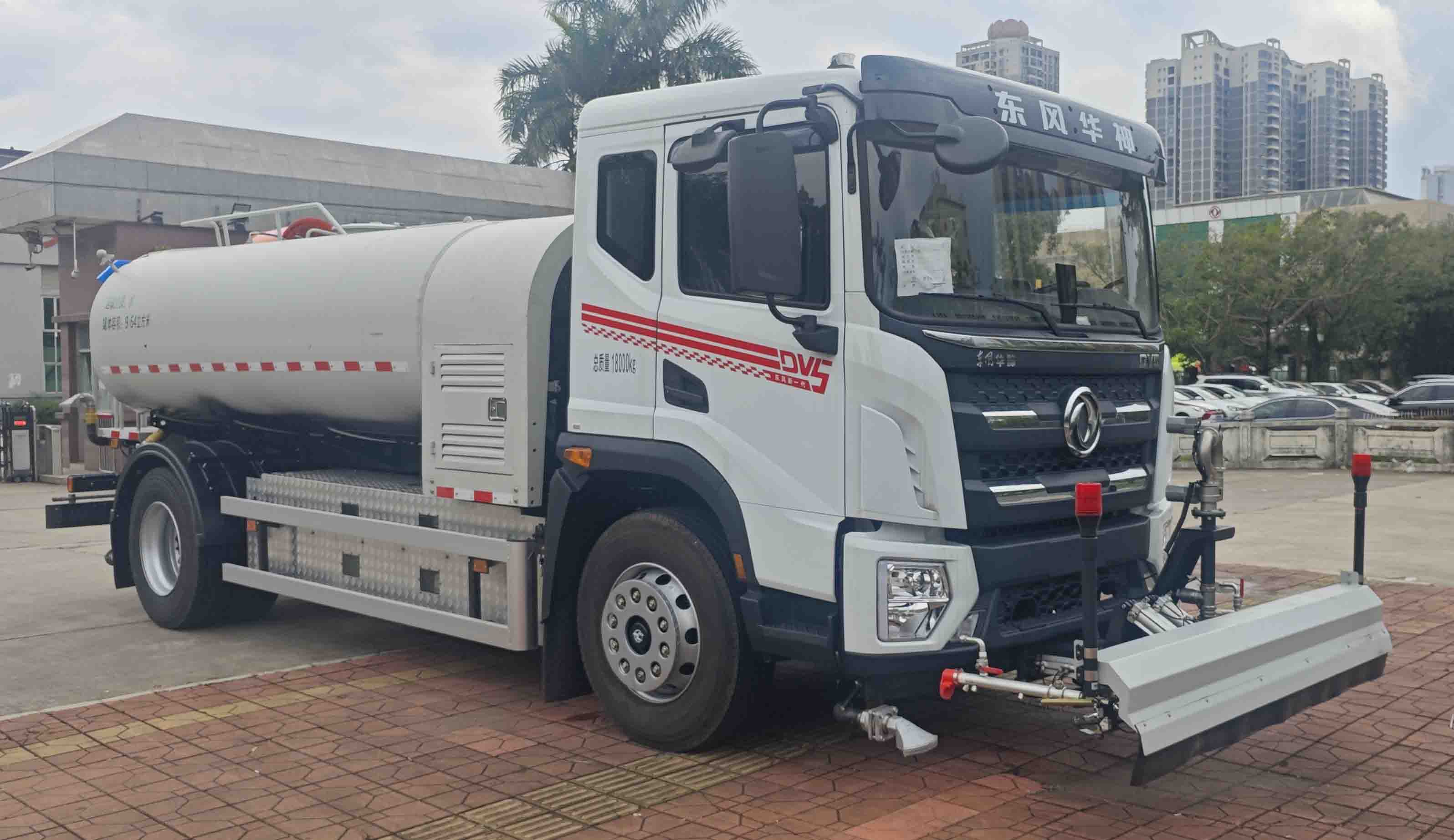 東風(fēng)牌EQ5180GQXSEHBEV純電動(dòng)清洗車(chē)