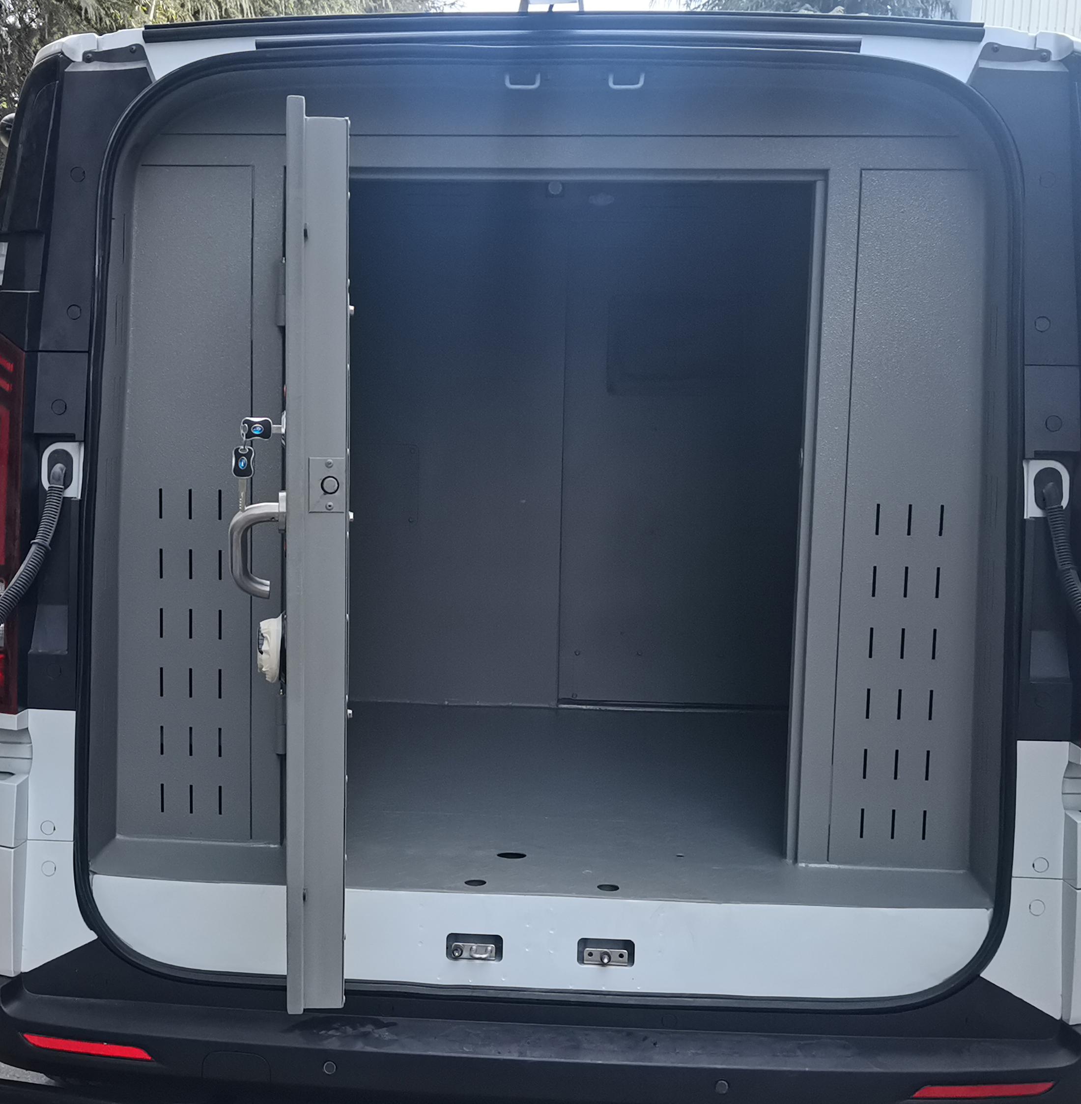 迪馬牌DMT5048XYCEV4-AM純電動(dòng)運(yùn)鈔車公告圖片