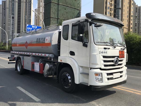 楚勝牌CSC5188GJYEZ6加油車公告圖片