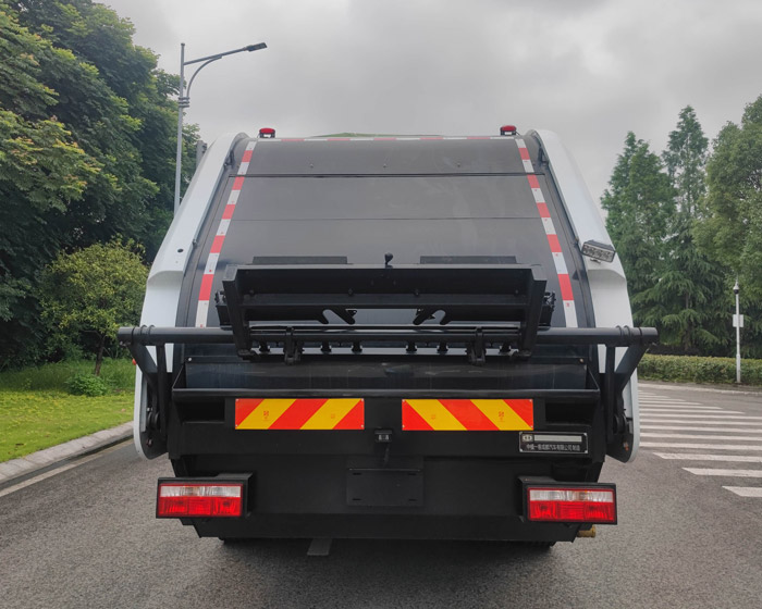 中植汽車牌CDL5180ZYSDFBEV純電動(dòng)壓縮式垃圾車公告圖片