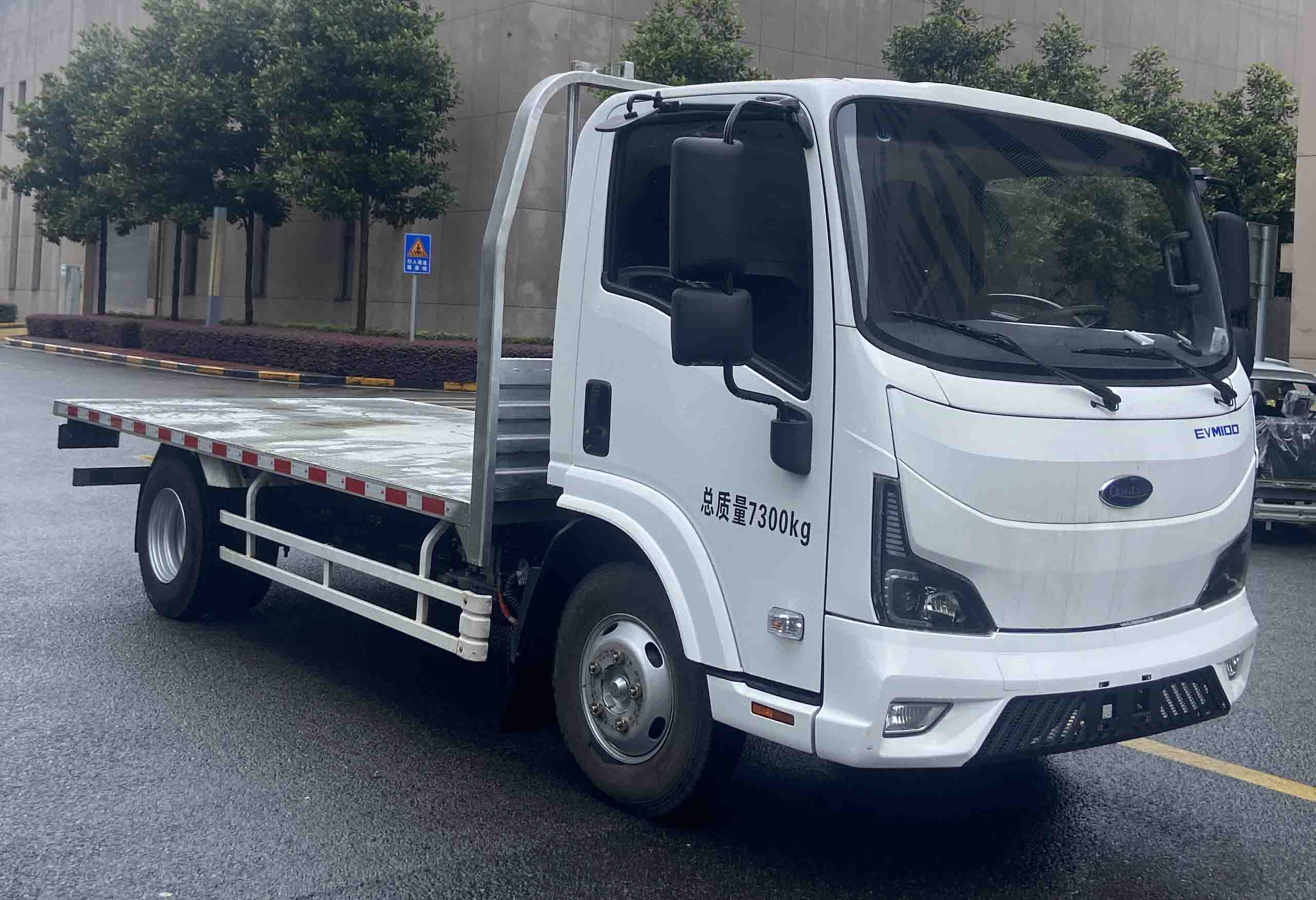 慶鈴牌(繁體)牌QL5070TPBBEVBNHA純電動(dòng)平板運(yùn)輸車公告圖片