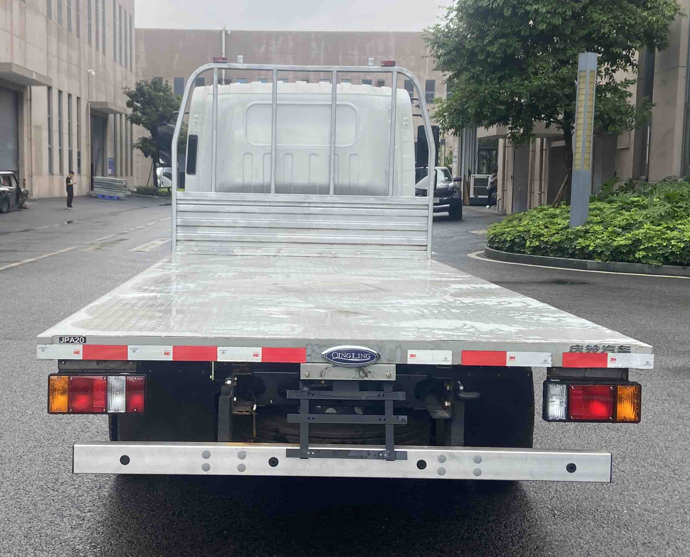 慶鈴牌(繁體)牌QL5070TPBBEVBNHA純電動(dòng)平板運(yùn)輸車公告圖片