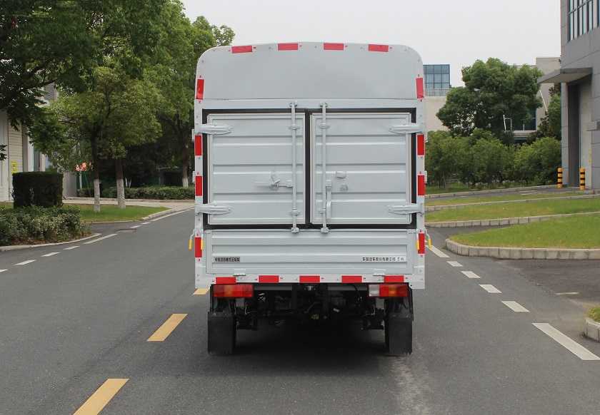 東風牌DFA5030CCYVBEVF純電動倉柵式運輸車公告圖片