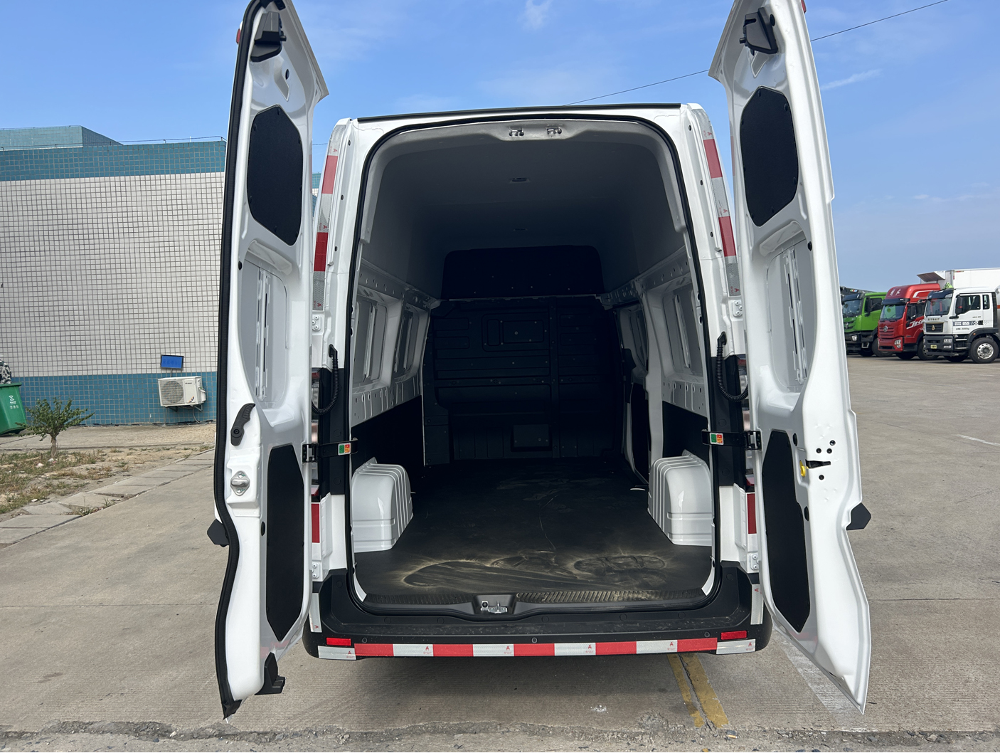 遠(yuǎn)程牌DNC5047XXYBEVGR4純電動(dòng)廂式運(yùn)輸車(chē)公告圖片