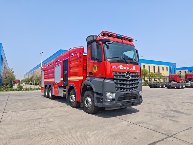 潤(rùn)泰牌RT5381GXFPM180/B6泡沫消防車公告圖片