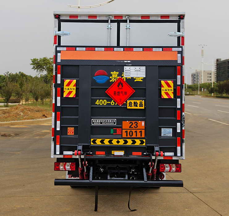 鼎宸騰興牌DCZ5045XRQHFC6易燃?xì)怏w廂式運(yùn)輸車公告圖片