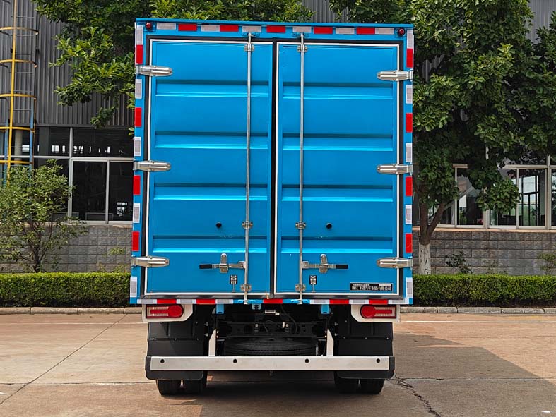 飛碟牌FD5040XXYW78BEV-1純電動(dòng)廂式運(yùn)輸車公告圖片