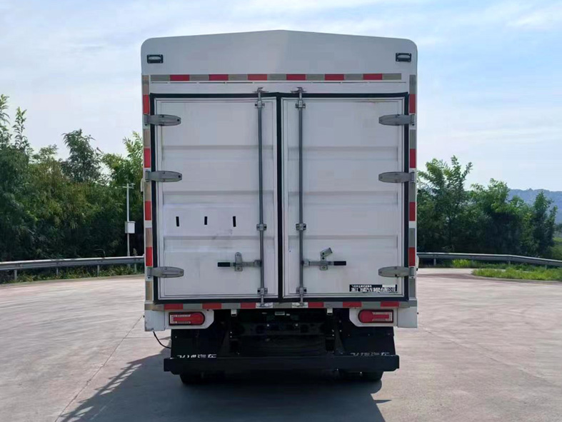 飛碟牌FD5040CCYW78BEV-1純電動倉柵式運輸車公告圖片