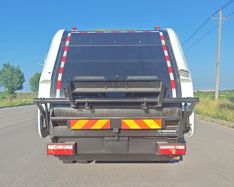 中植汽車牌CDL5182ZYSDFBEV純電動(dòng)壓縮式垃圾車公告圖片