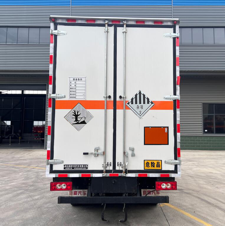 鼎宸騰興牌DCZ5045XZWBJ6雜項危險物品廂式運輸車公告圖片