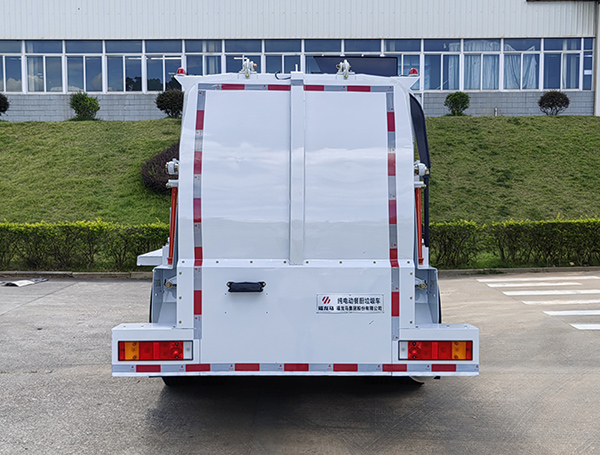 福龍馬牌FLM5121TCADTBEV純電動餐廚垃圾車公告圖片