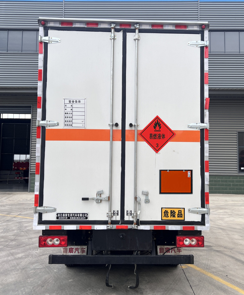 鼎宸騰興牌DCZ5045XRYBJ6易燃液體廂式運輸車公告圖片