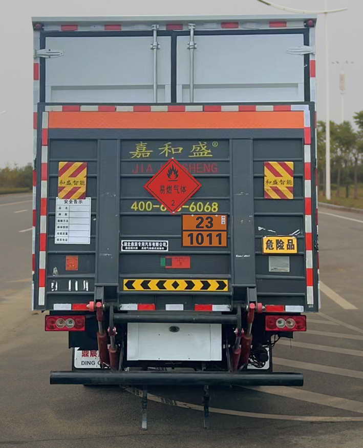 鼎宸騰興牌DCZ5128XRQBJ6易燃?xì)怏w廂式運(yùn)輸車公告圖片