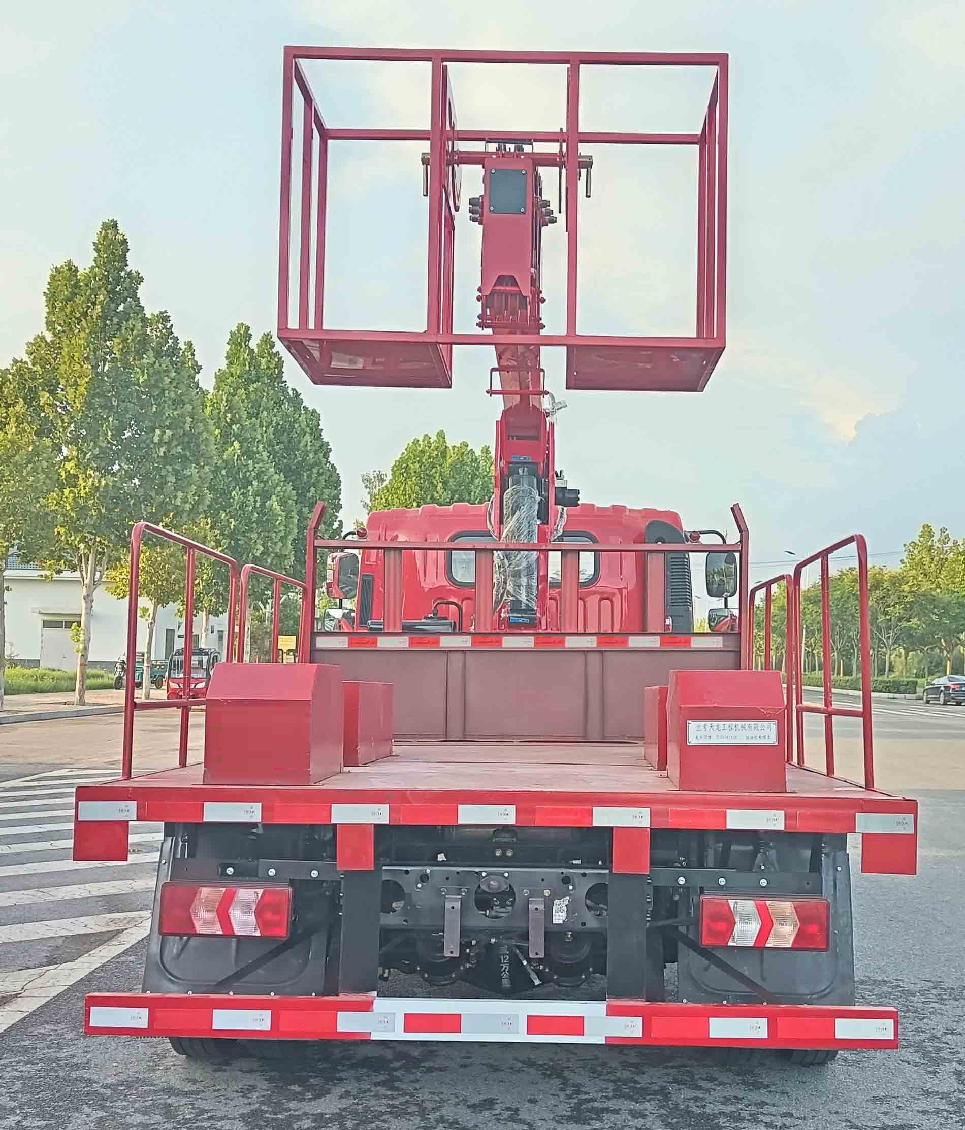 龍豐羽牌TLG5041XJX抽油機(jī)檢修車公告圖片