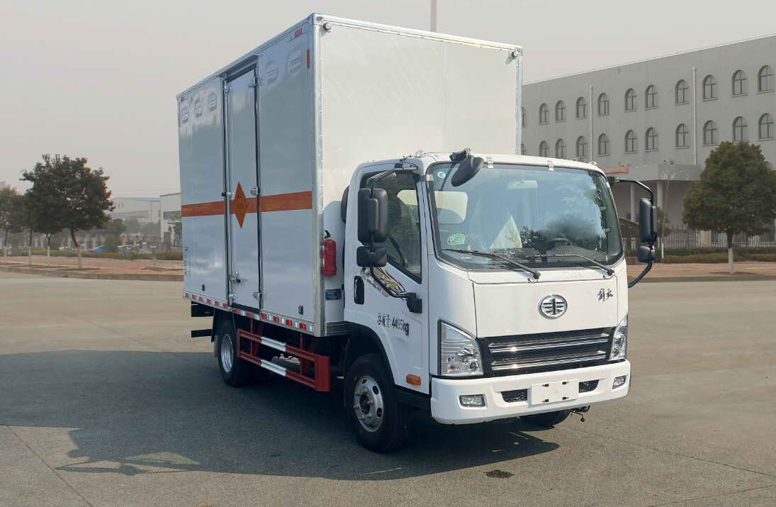 鼎宸騰興牌DCZ5040XQYCA6爆破器材運輸車