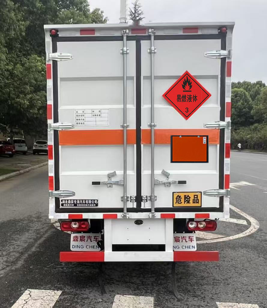 鼎宸騰興牌DCZ5040XRYSH6易燃液體廂式運(yùn)輸車公告圖片