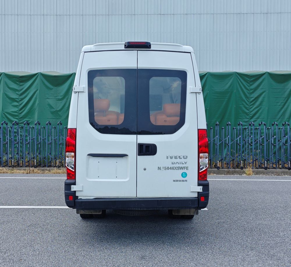 依維柯牌NJ5046XSWFE商務(wù)車公告圖片