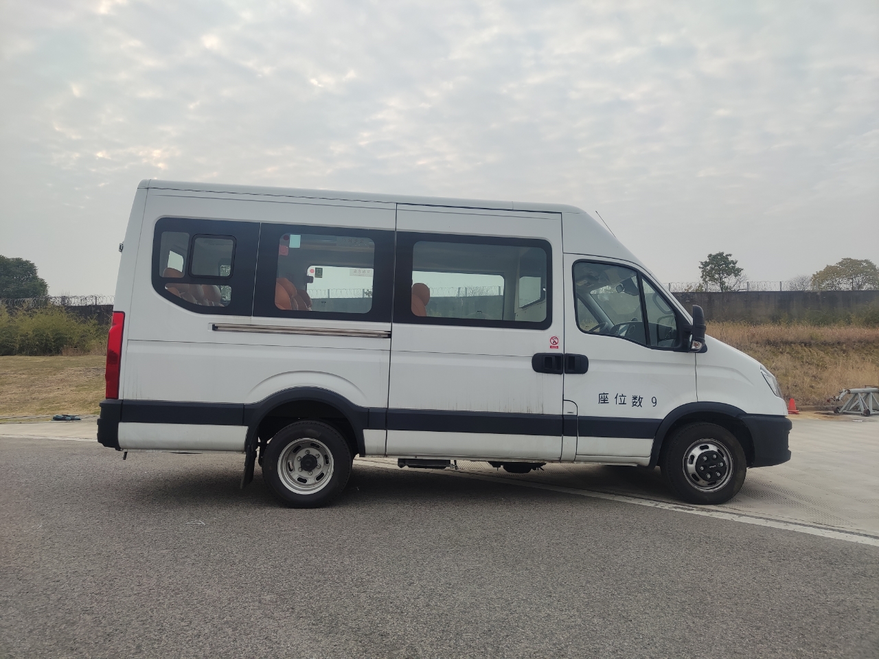 依維柯牌NJ5046XSWFE商務(wù)車公告圖片