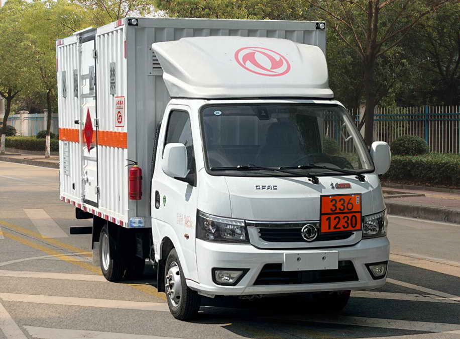 鼎宸騰興牌DCZ5035XRYE6易燃液體廂式運輸車公告圖片