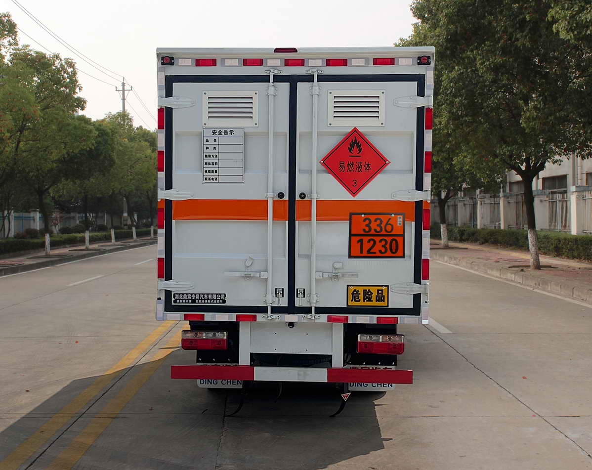 鼎宸騰興牌DCZ5035XRYE6易燃液體廂式運輸車公告圖片