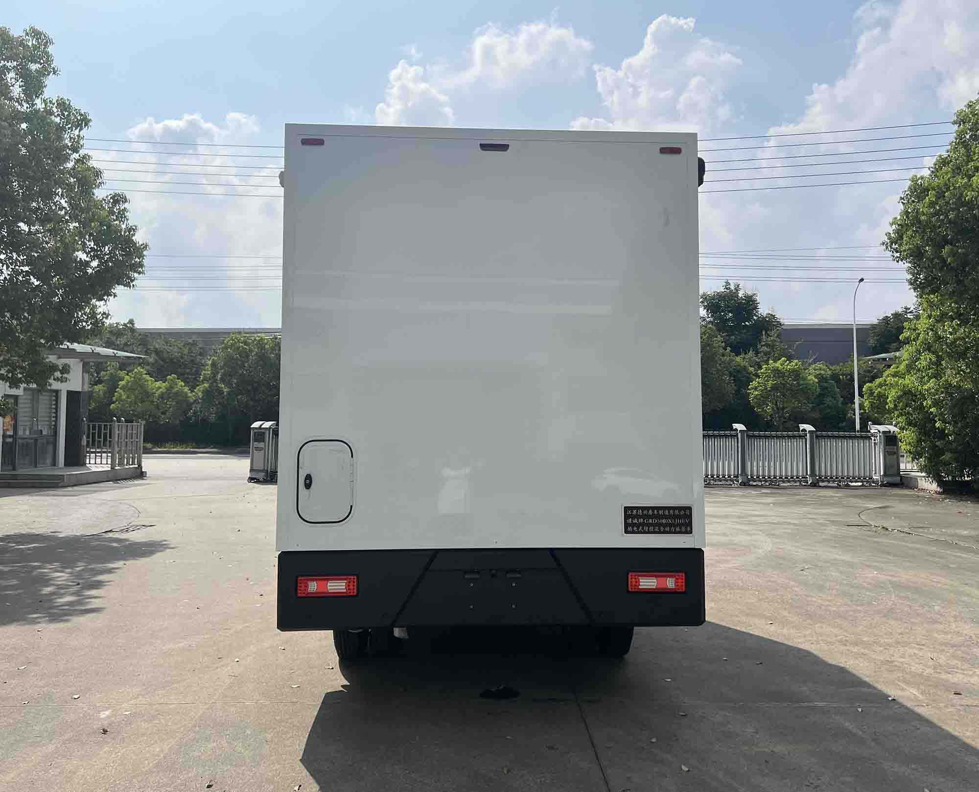 謹(jǐn)誠牌GRD5060XLJHEV插電式增程混合動(dòng)力旅居車公告圖片