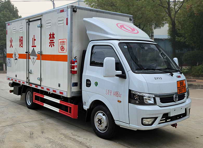 鼎宸騰興牌DCZ5045XZWE6雜項(xiàng)危險(xiǎn)物品廂式運(yùn)輸車公告圖片