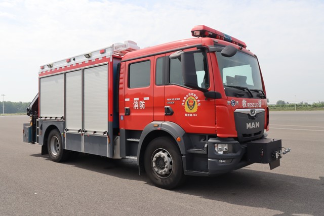 潤泰牌RT5160TXFHJ100化學(xué)救援消防車