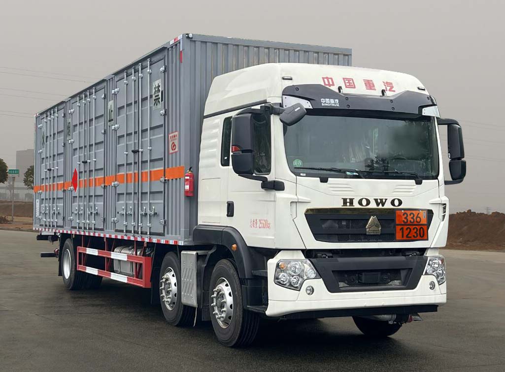 鼎宸騰興牌DCZ5267XRYZ6易燃液體廂式運(yùn)輸車