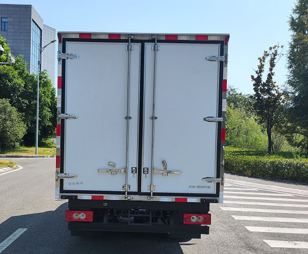 福田牌BJ5044XLCEV6純電動(dòng)冷藏車公告圖片