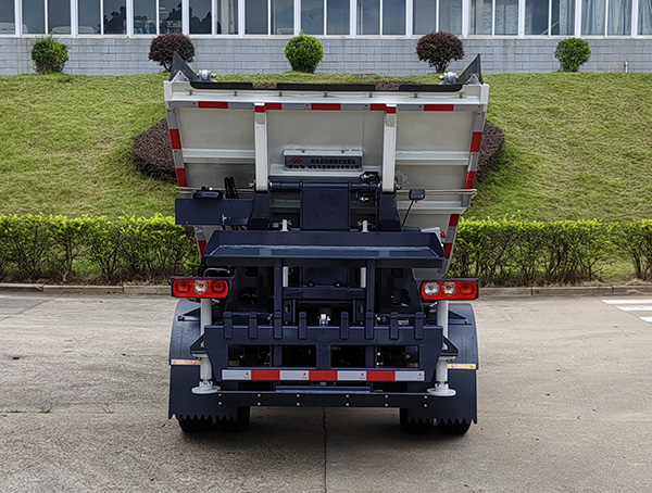 福龍馬牌FLM5043ZZZNJBEVH純電動自裝卸式垃圾車公告圖片