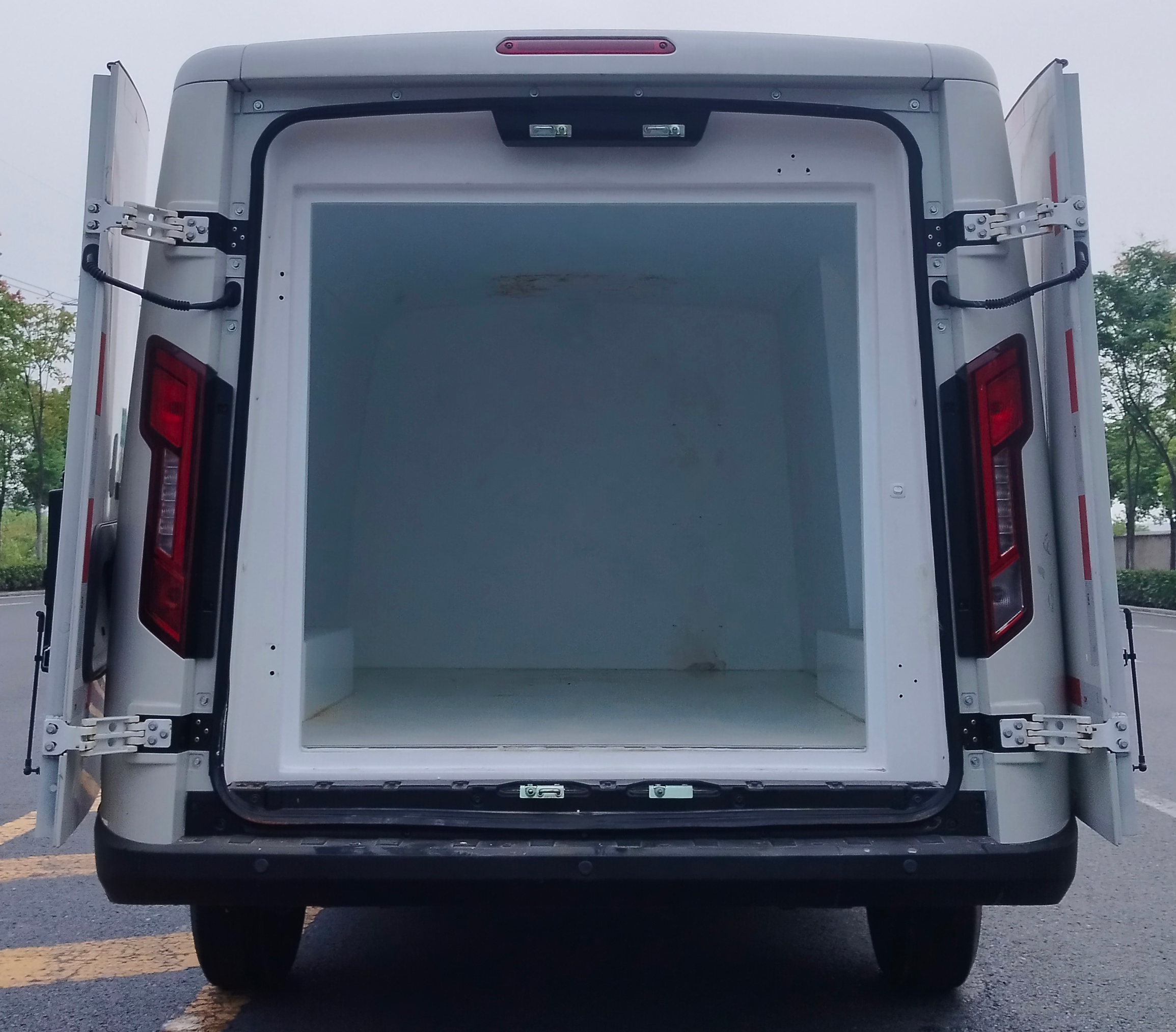 江淮牌HFC5030XXYEV13W-1純電動廂式運輸車公告圖片