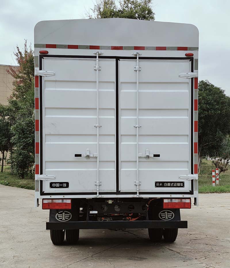 解放牌CA5047CCYP40L3BEVA85純電動(dòng)倉(cāng)柵式運(yùn)輸車(chē)公告圖片