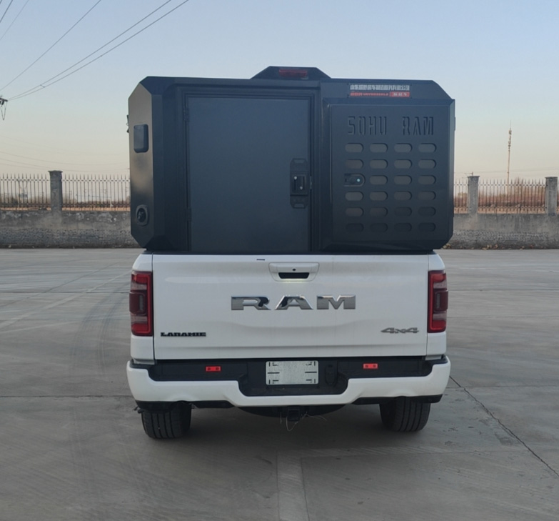 嶸野牌LRY5032XLJ旅居車(chē)公告圖片