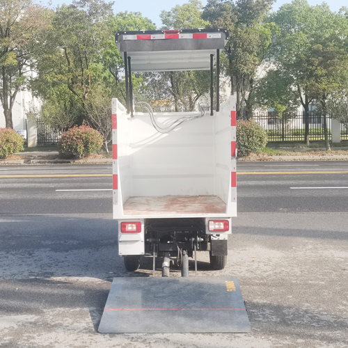 耶律潔牌SWT5020XTYBEV純電動密閉式桶裝垃圾車公告圖片