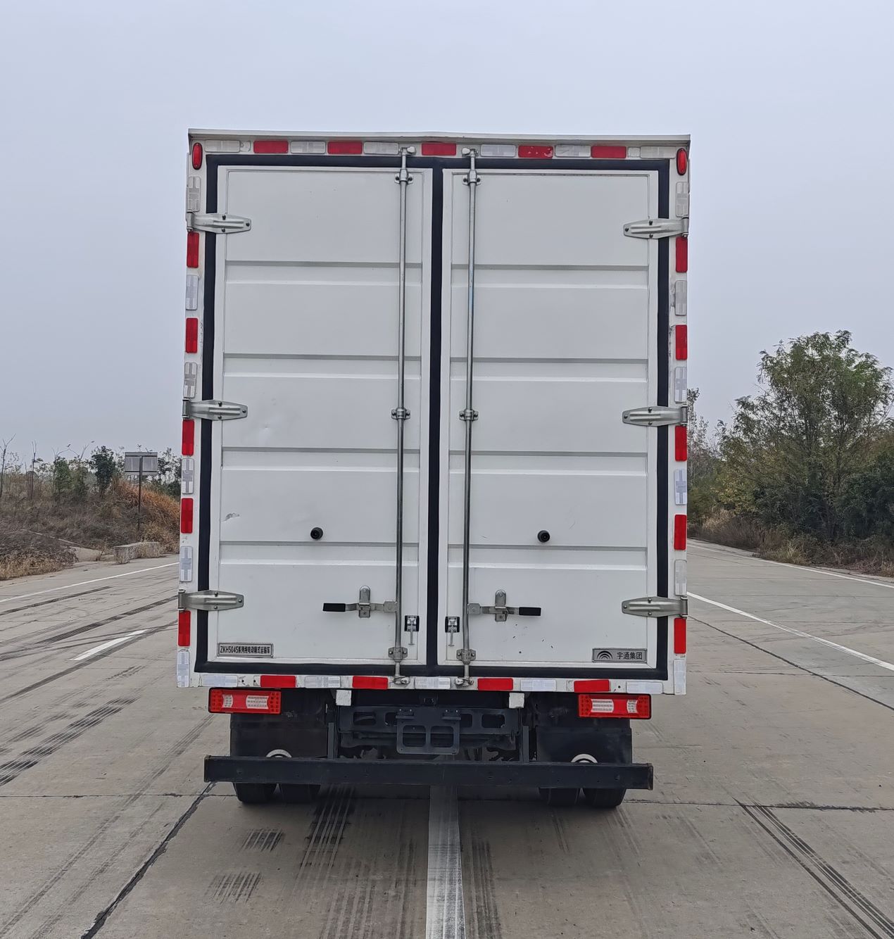 宇通牌ZKH5045XXYBEV2561純電動(dòng)廂式運(yùn)輸車(chē)公告圖片