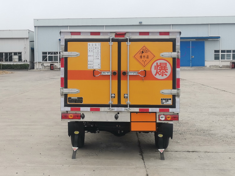 新飛牌XKC5033XQY6R爆破器材運輸車公告圖片