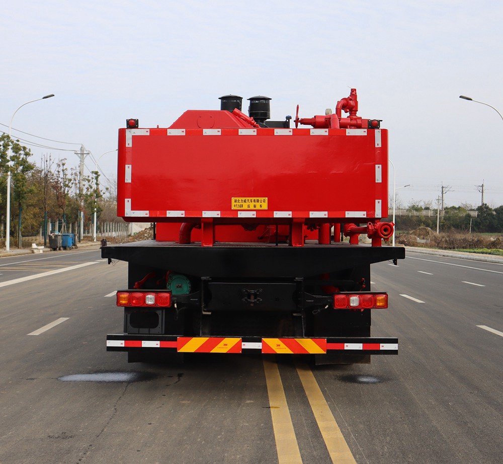 中汽力威牌HLW5310TYLSX6壓裂車(chē)公告圖片